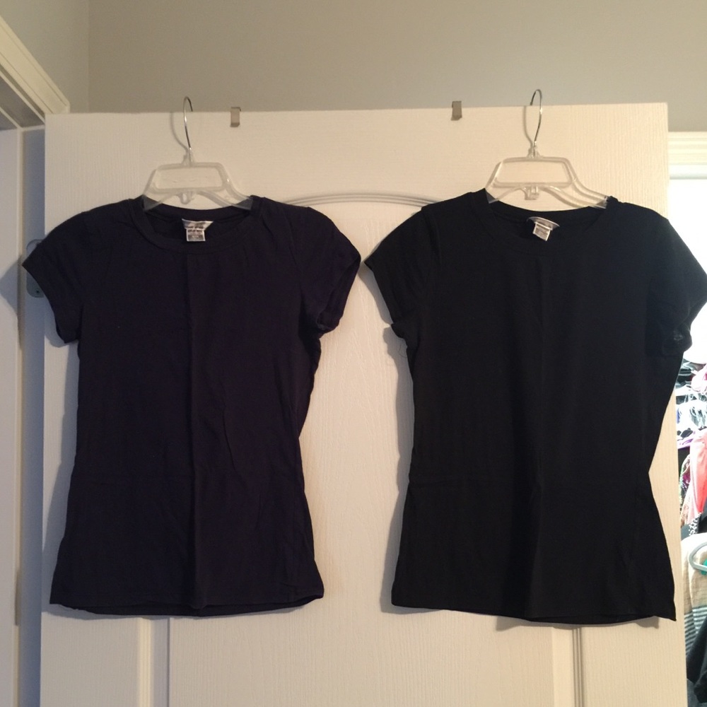 Lot of 2 Short Sleeve T-shirts By Andrew Scott